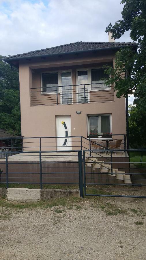 Family Holiday Apartman Nyíregyháza Екстериор снимка