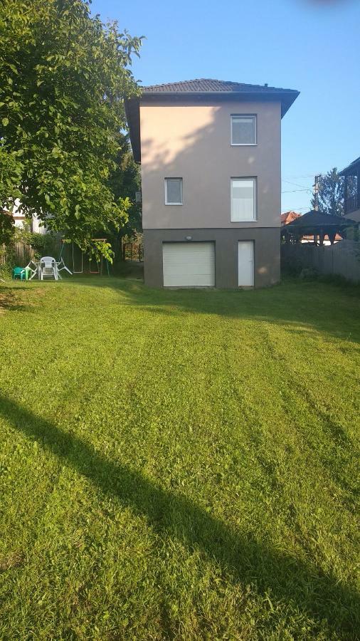 Family Holiday Apartman Nyíregyháza Екстериор снимка
